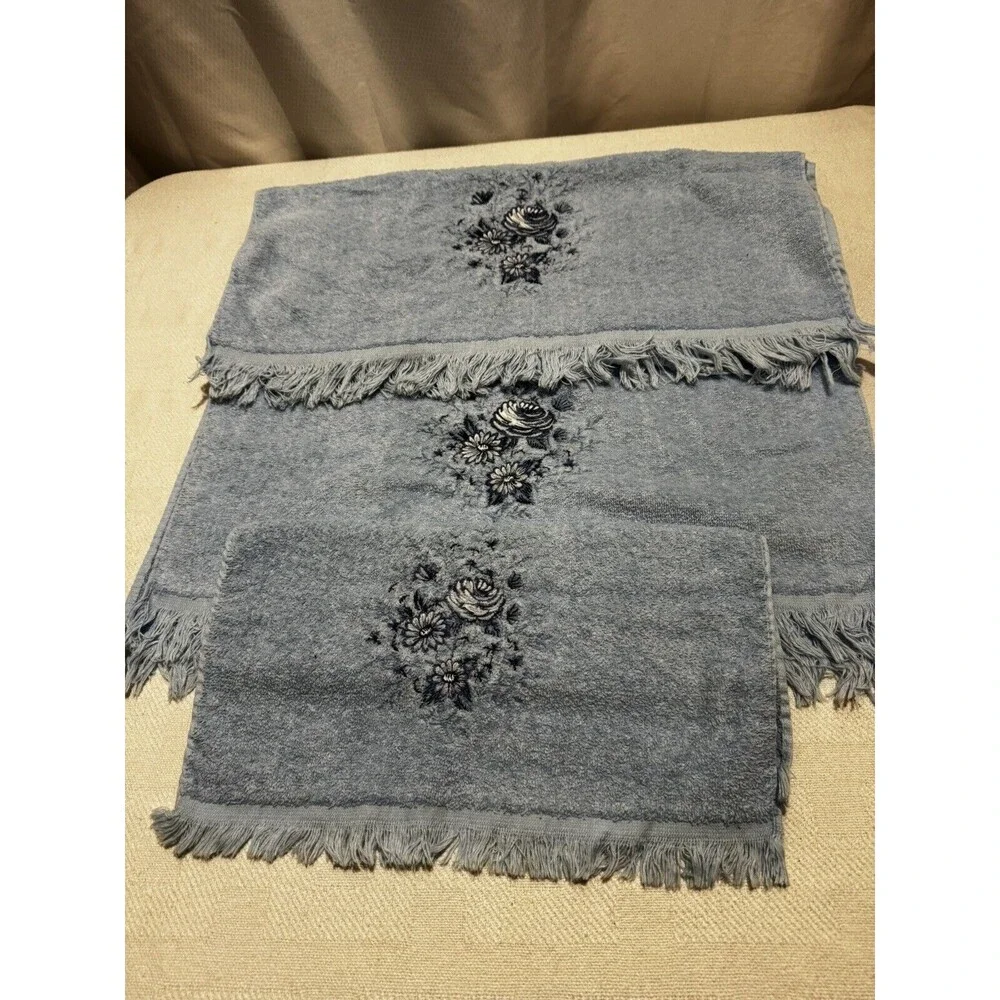 Canon Towels 1980's Blue Embroidered Flowers 2 Bath 1 Hand 21 x 40